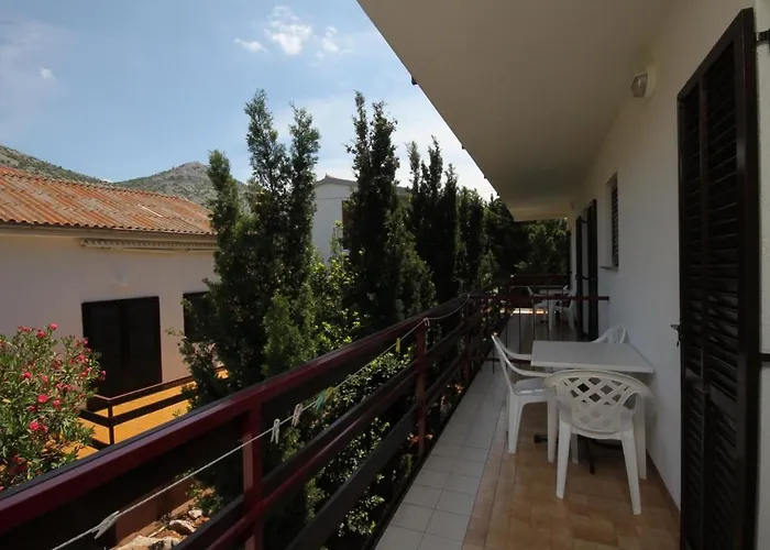 Гостевой дом Apartments And Rooms By The Sea Starigrad, Paklenica - 6591 3*