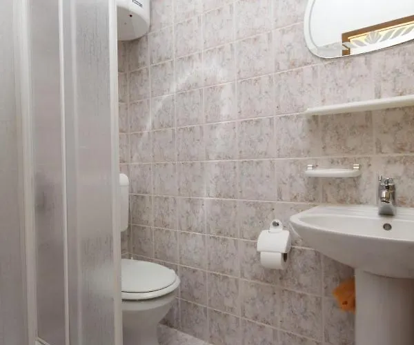 Konukevi And By The Sea Starigrad, Paklenica - 6591 Starigrad Paklenica