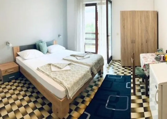 Konukevi And By The Sea Starigrad, Paklenica - 6591 3*