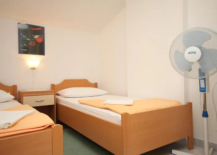 Konukevi And By The Sea Starigrad, Paklenica - 6591 3*