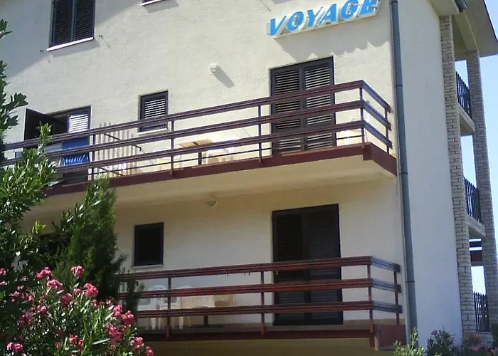 And By The Sea Starigrad, Paklenica - 6591 Konukevi Starigrad Paklenica